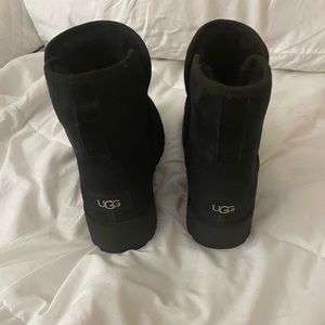 Black ugg suede boot size 7 1/2